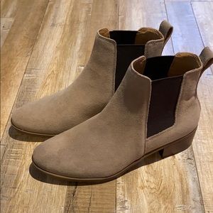 Steve Madden tan suede chelsea bootie